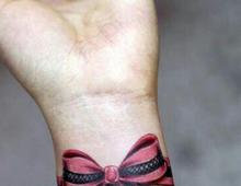 Обозначение на татуировка лък.  Панделка татуировка.  Каква трябва да бъде скицата на лъка?