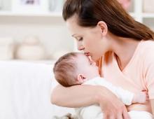 Förstoppning hos spädbarn: orsaker, vad man ska göra, hur man behandlar?