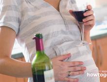 هل يمكن للمرأة الحامل شرب الخمر؟